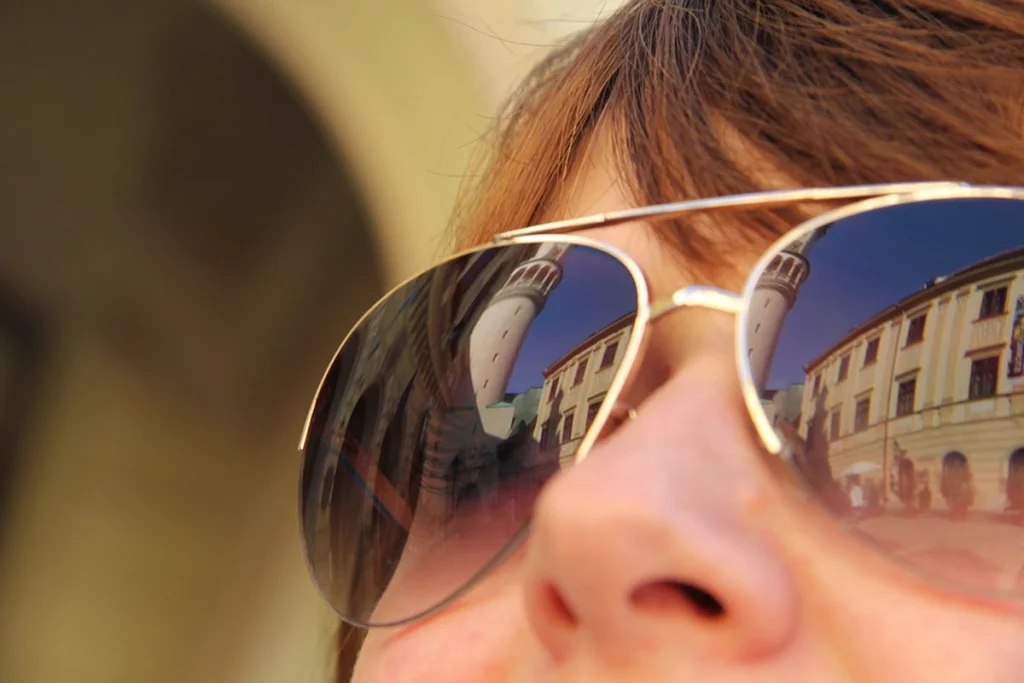 เลนส์โพลาไรซ์ (Polarized Lenses) เลนส์พิเศษเพื่อการมองเห็นที่ดีขึ้น