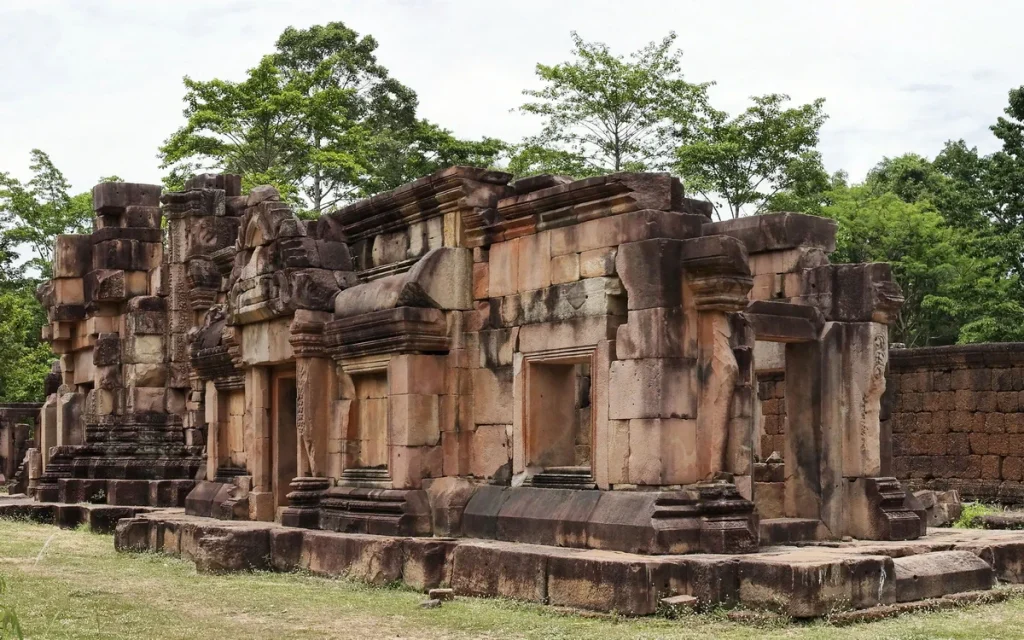 ปราสาทตาเมือนธม จ.สุรินทร์ ปราสาทหินทรายของไทย แห่งอาณาจักรขอมบนเทือกเขาพนมดงรัก ปราสาทตาเมือนธม จ.สุรินทร์ ปราสาทหินทรายของไทย แห่งอาณาจักรขอมบนเทือกเขาพนมดงรัก